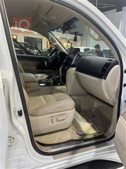 تۆیۆتا لاند کروزەر